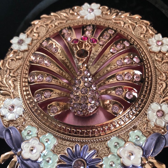 Bejeweled hand mirror with peacock motif and enamel details - Picture 5 of 7
